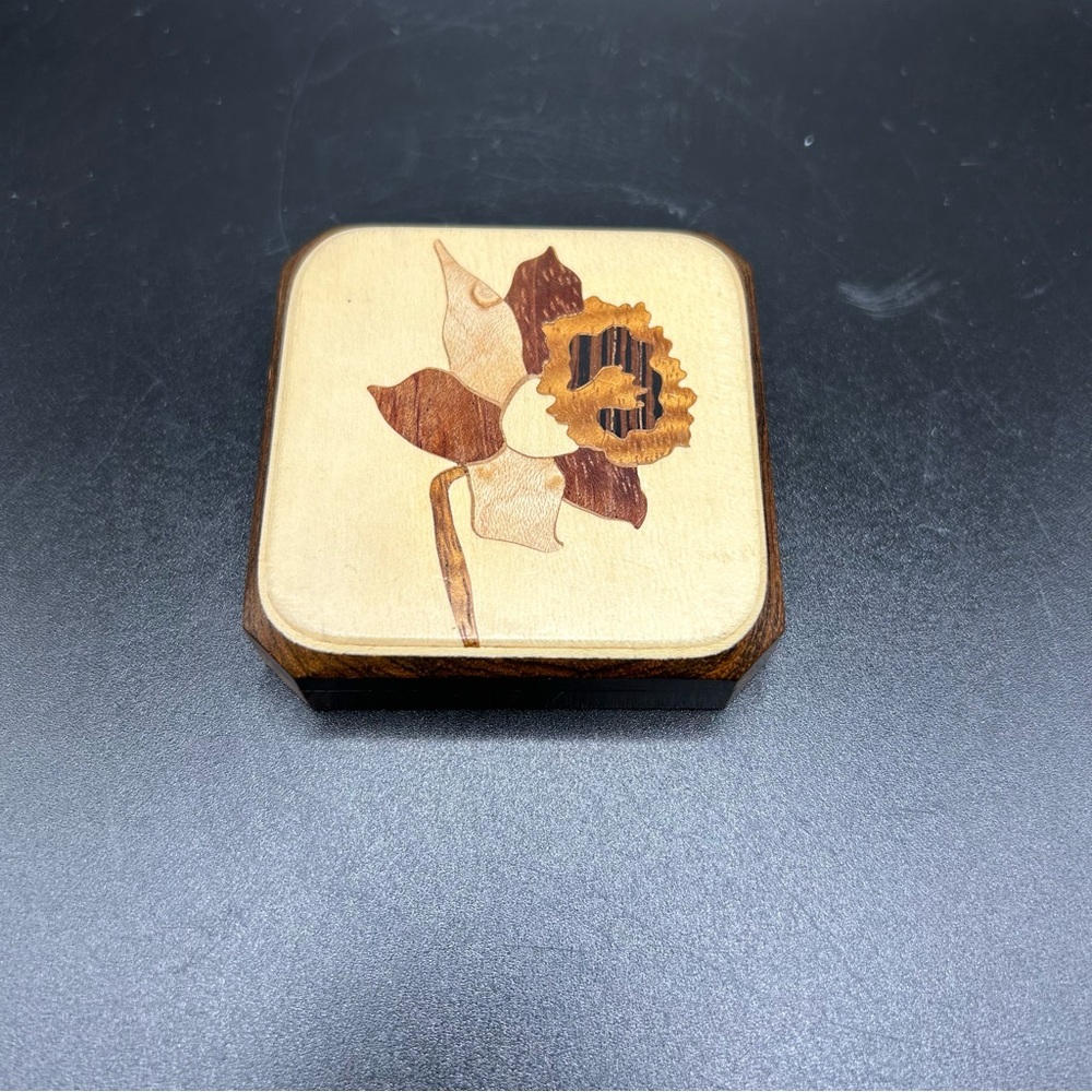 Compact Mirror Purse Pocket Flower Daffodil Handmade inlaid wood in USA